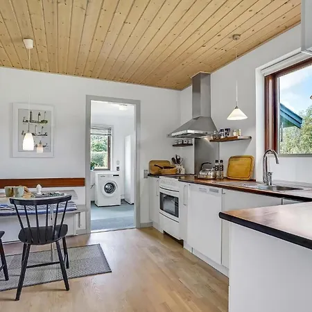 Dom wakacyjny 3 Bedroom Lovely In